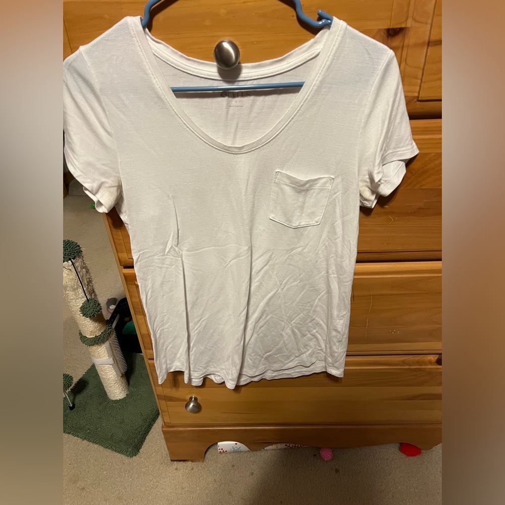White tee